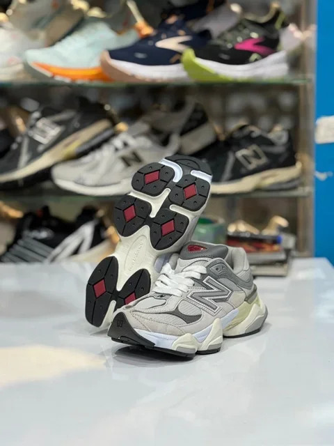 کتونی زنانه نیوبالانس مدل 9060 - وارداتی ویتنامی (کیفیت مستر کوالیتی) / سایز بندی 36 الی 40/ فروش تکی و عمده