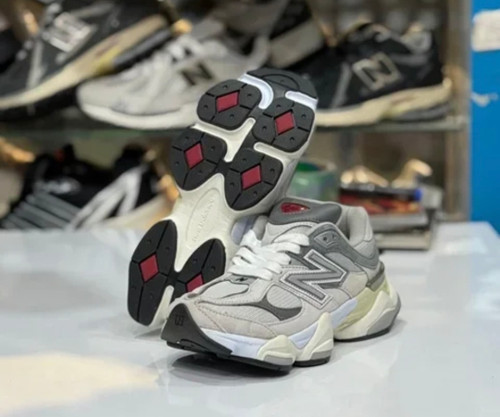 کتونی زنانه نیوبالانس مدل 9060 - وارداتی ویتنامی (کیفیت مستر کوالیتی) / سایز بندی 36 الی 40/ فروش تکی و عمده