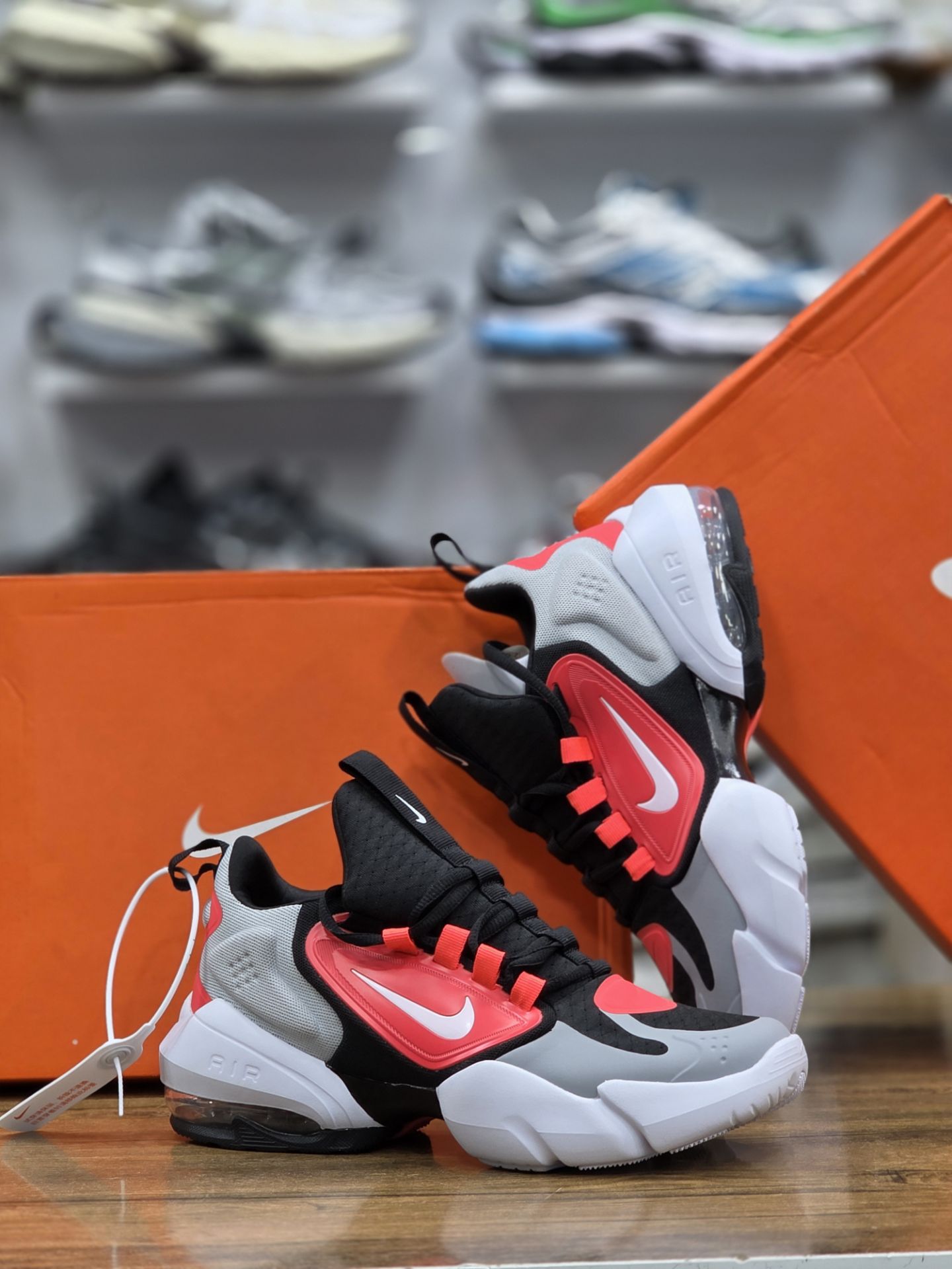 کتونی ویتنامی نایک ایرمکس آلفا ساواچ Nike air max alpha savageساخت ویتنام مستر کوالیتی A سایز ۴۰ تا ۴۵ فروش تکی و عمده