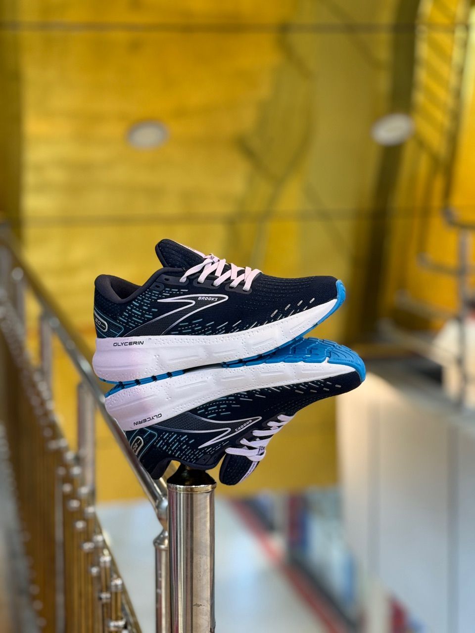 کتونی بروکس گلیسرین ۲۰/BROOKS GLYCERIN 20 /ساخت ویتنام/ سایز۴۰ الی ۴۵/فروش تکی و عمده بالاترین کیفیت درجه ۱