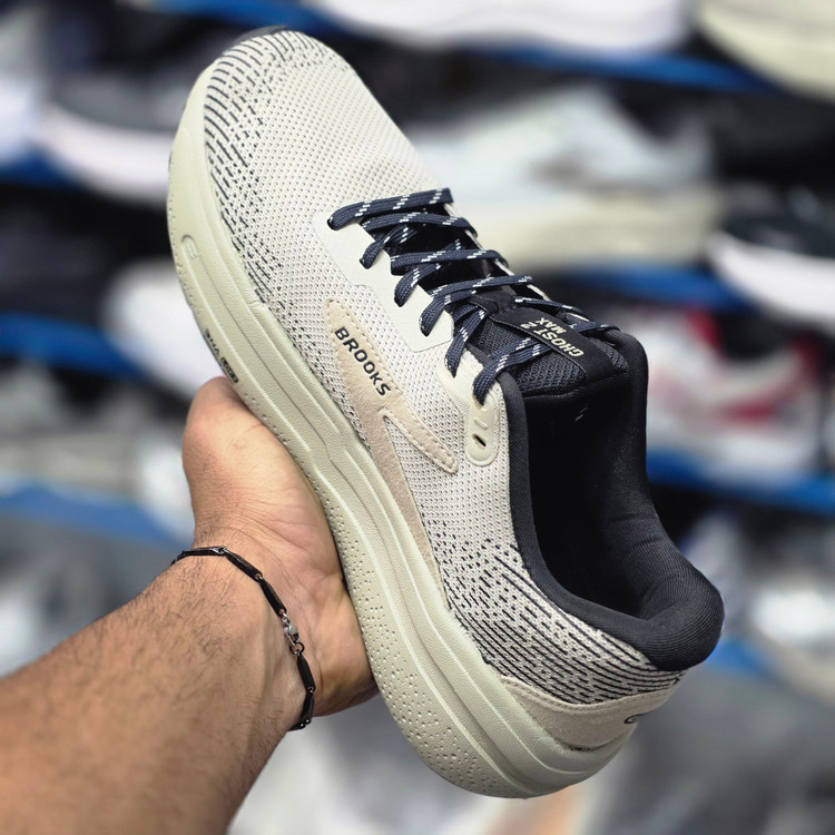 کتونی رانینگ و پیاده روی وارداتی بروکس گاست مکس ۲ Brooks ghost max 2 / اصل ویتنام / سایز ۴۰ ۴۱ ۴۲ ۴۳ ۴۴ ۴۵