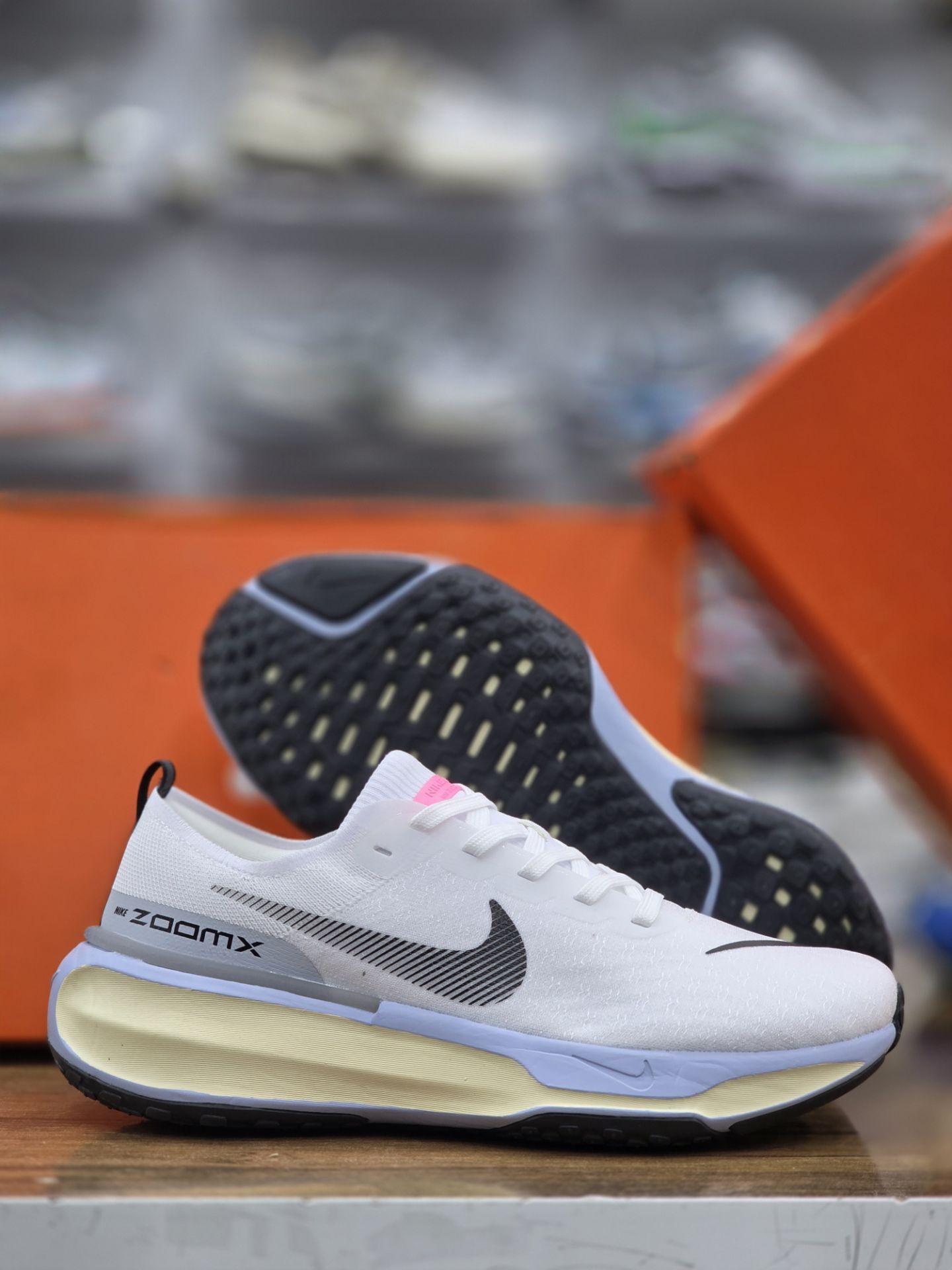 کتونی خارجی نایک زوم ایکس اینوینسیبل3 /Nike ZoomX Invincible 3 ساخت ویتنام سایز ۴۰ تا ۴۵. فروش بصورت عمده و تک