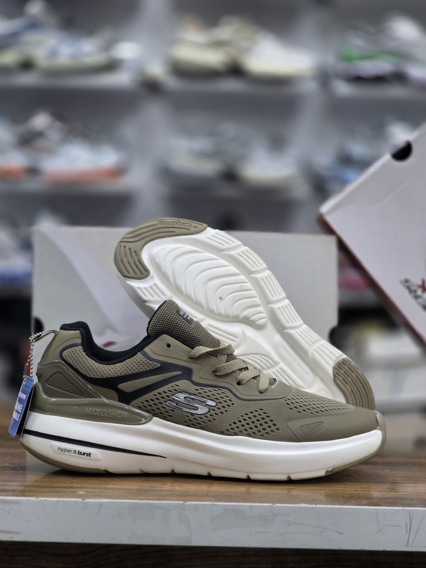 کتونی اسکیچرز کپسولی با زیره هایپر بوست/ Skechers Max cushioning/ساخت ویتنام/سایز ۴۰ تا ۴۵/فروش تکی و عمده ضمانت و کیفیت کالا