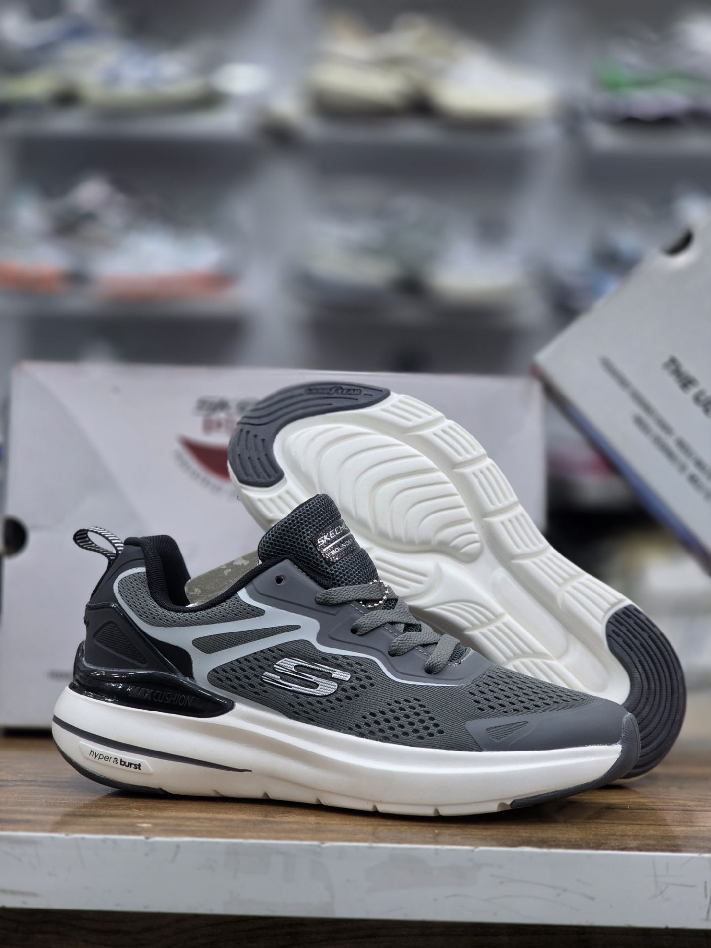 کتونی اسکیچرز کپسولی با زیره هایپر بوست/ Skechers Max cushioning/ساخت ویتنام/سایز ۴۰ تا ۴۵/فروش تکی و عمده ضمانت و کیفیت کالا