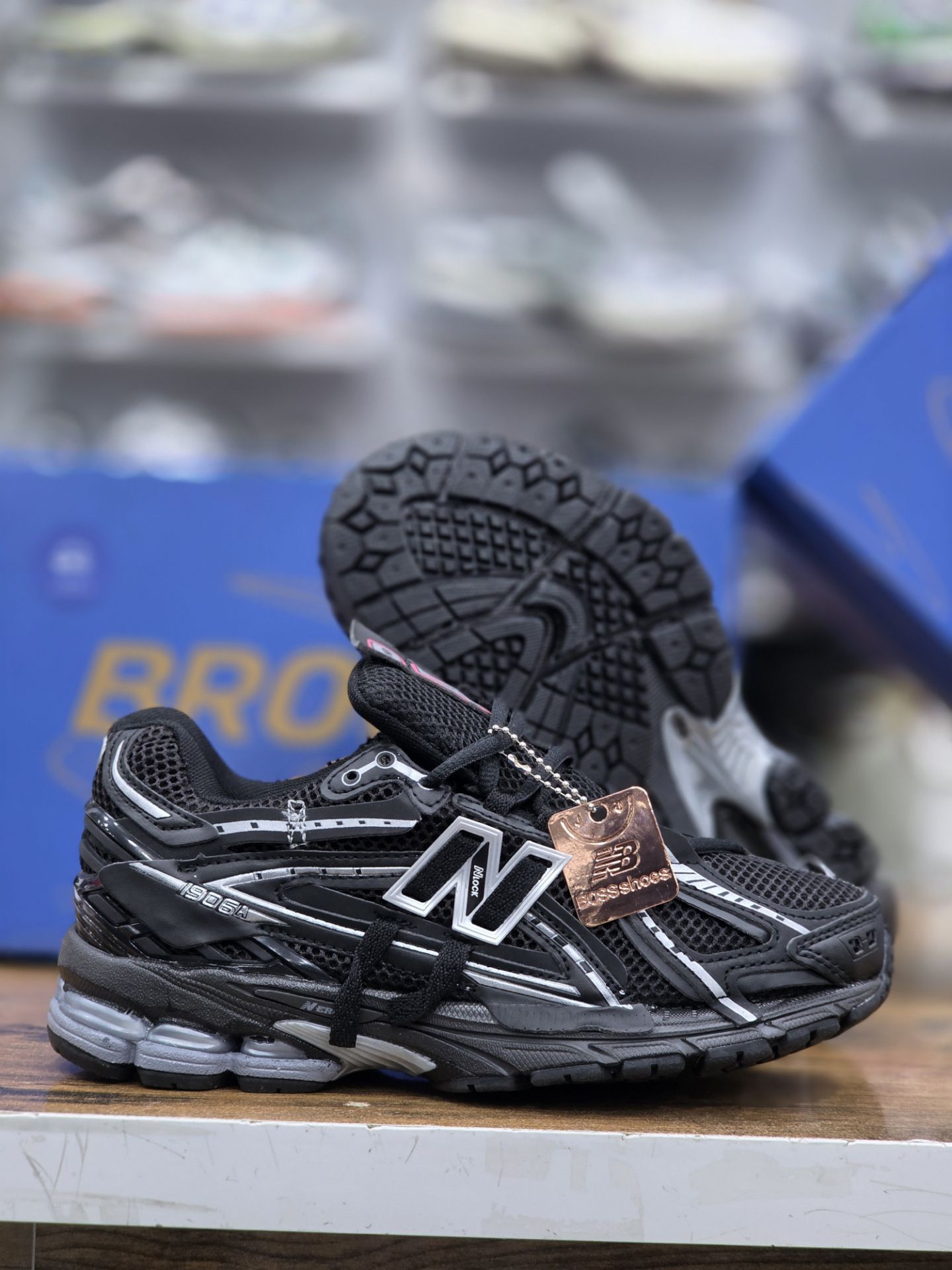کتونی نیوبالانس ۱۹۰۶ /سایز ۴۰ الی ۴۵/ Newbalance 1906/ ساخت ویتنام / فروش تکی و عمده / ضمانت کالا