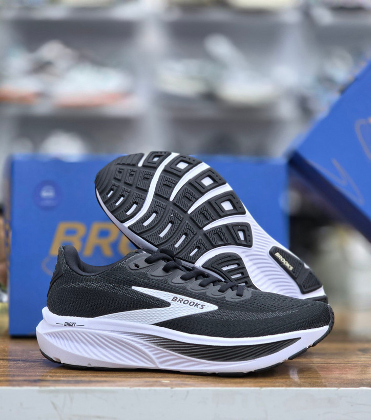 کتونی بروکس گاست 1۷ /Brooks Ghost 17/سایز ۴۰ الی ۴۵/ساخت ویتنام/فروش ویژه تکی و عمده/ضمانت و کیفیت کالا