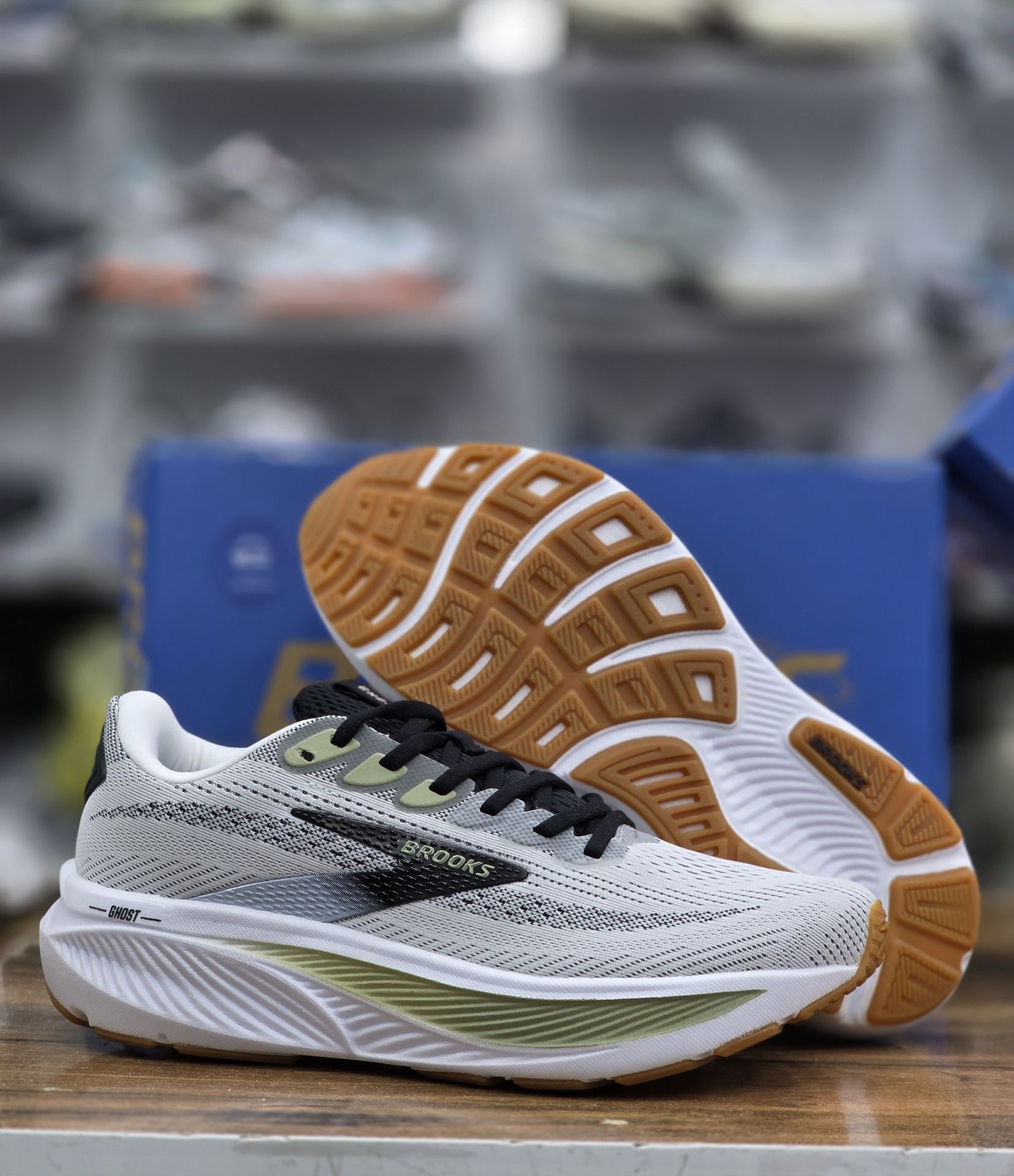 کتونی بروکس گاست 1۷ /Brooks Ghost 17/سایز ۴۰ الی ۴۵/ساخت ویتنام/فروش ویژه تکی و عمده/ضمانت و کیفیت کالا