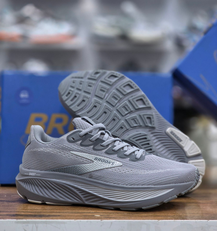 کتونی بروکس گاست 1۷ /Brooks Ghost 17/سایز ۴۰ الی ۴۵/ساخت ویتنام/فروش ویژه تکی و عمده/ضمانت و کیفیت کالا