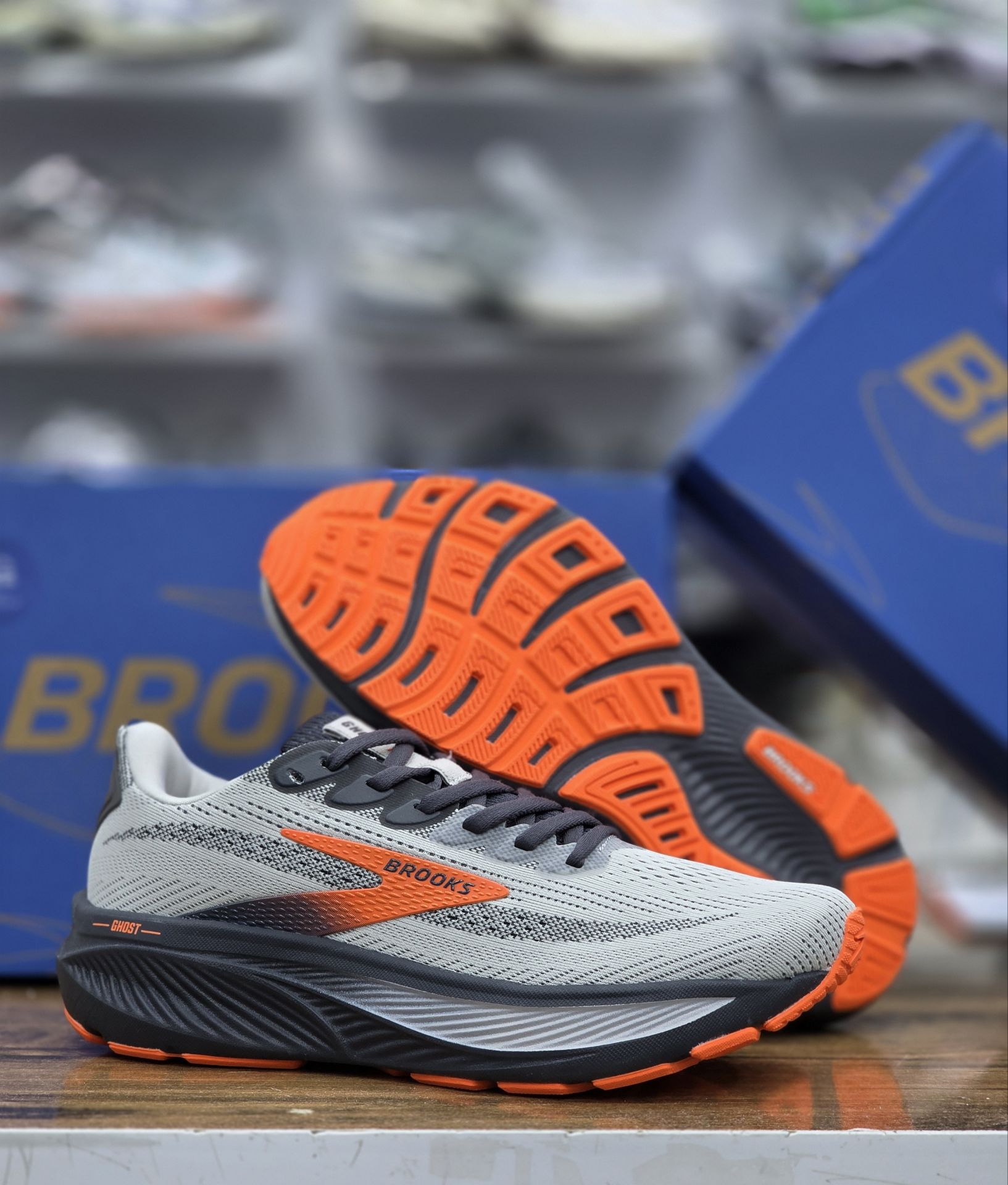کتونی بروکس گاست 1۷ /Brooks Ghost 17/سایز ۴۰ الی ۴۵/ساخت ویتنام/فروش ویژه تکی و عمده/ضمانت و کیفیت کالا