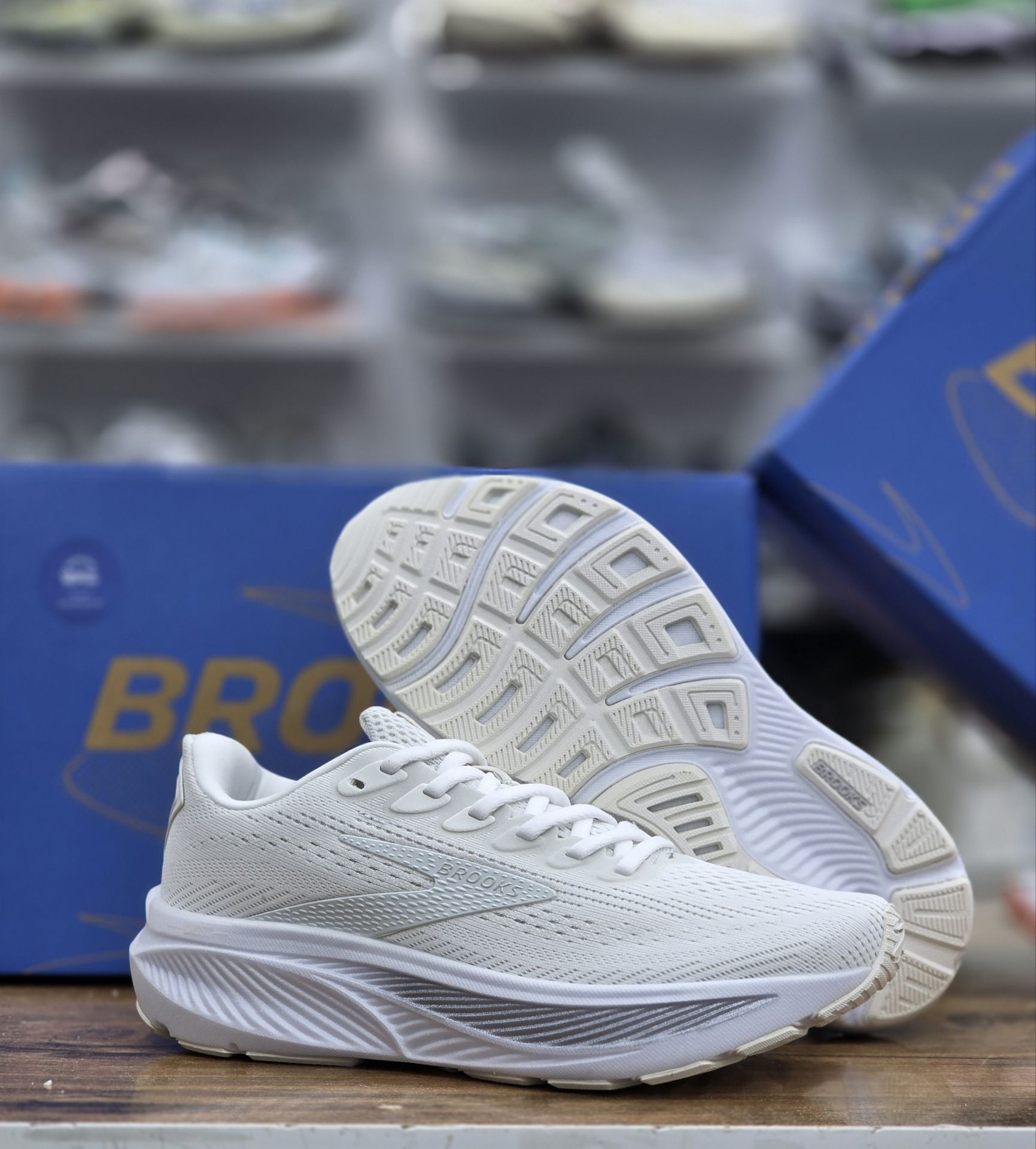 کتونی بروکس گاست 1۷ /Brooks Ghost 17/سایز ۴۰ الی ۴۵/ساخت ویتنام/فروش ویژه تکی و عمده/ضمانت و کیفیت کالا