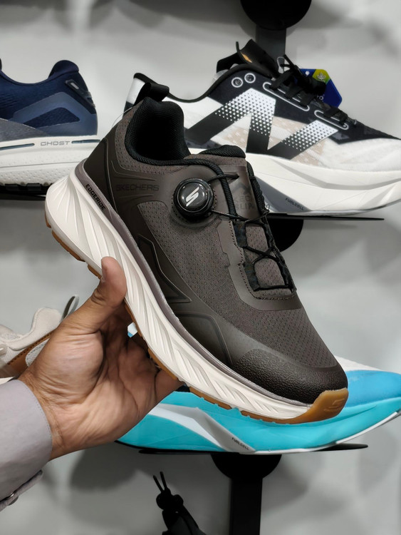 کتونی اسکیچرز بند دیسکی طبی مخصوص کمر درد و پا درد /سایز 40 الی 45/Skechers Vietnam/ساخت ویتنام/فروش ویژه تکی و عمده