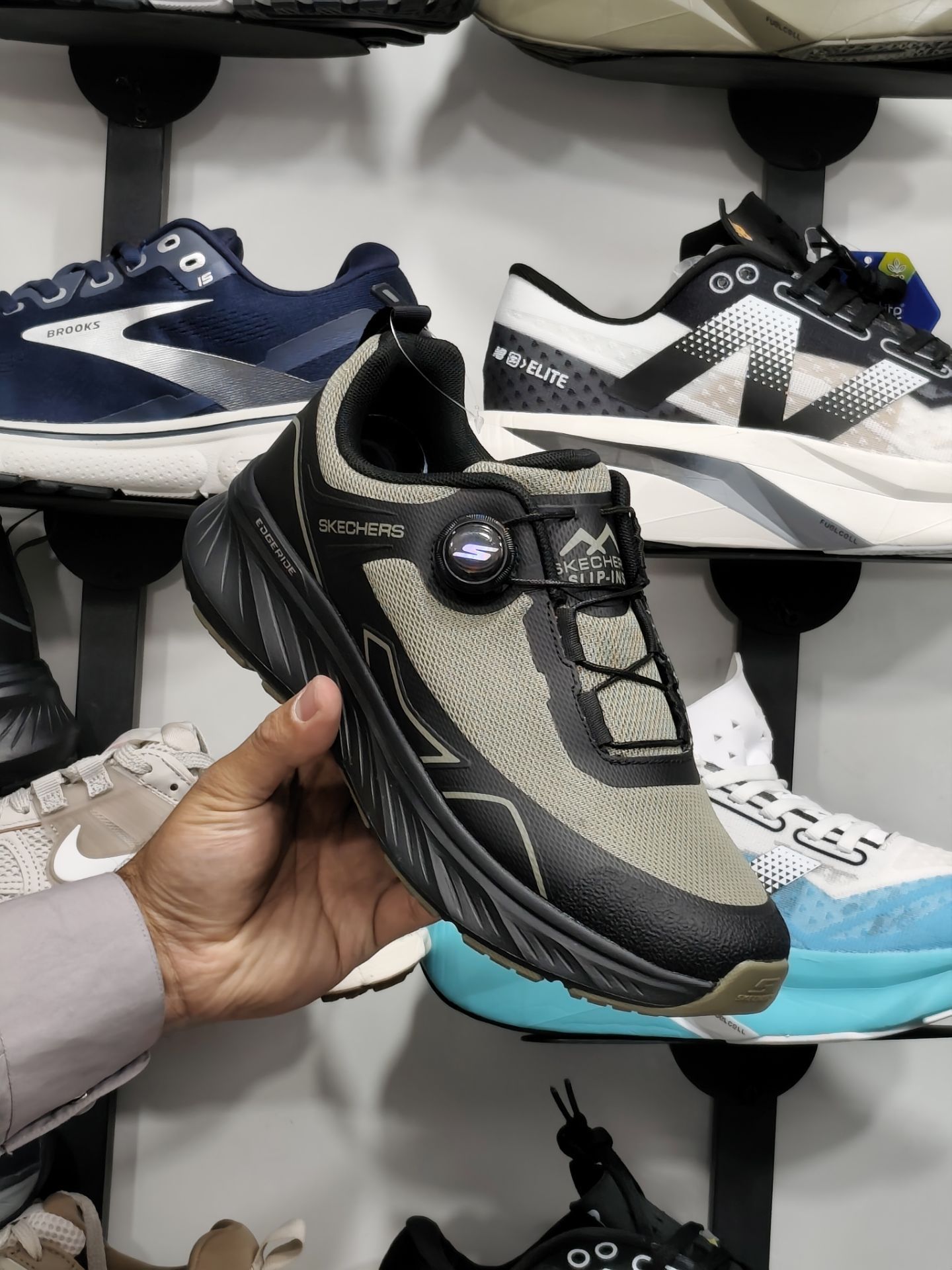 کتونی اسکیچرز بند دیسکی طبی مخصوص کمر درد و پا درد /سایز 40 الی 45/Skechers Vietnam/ساخت ویتنام/فروش ویژه تکی و عمده