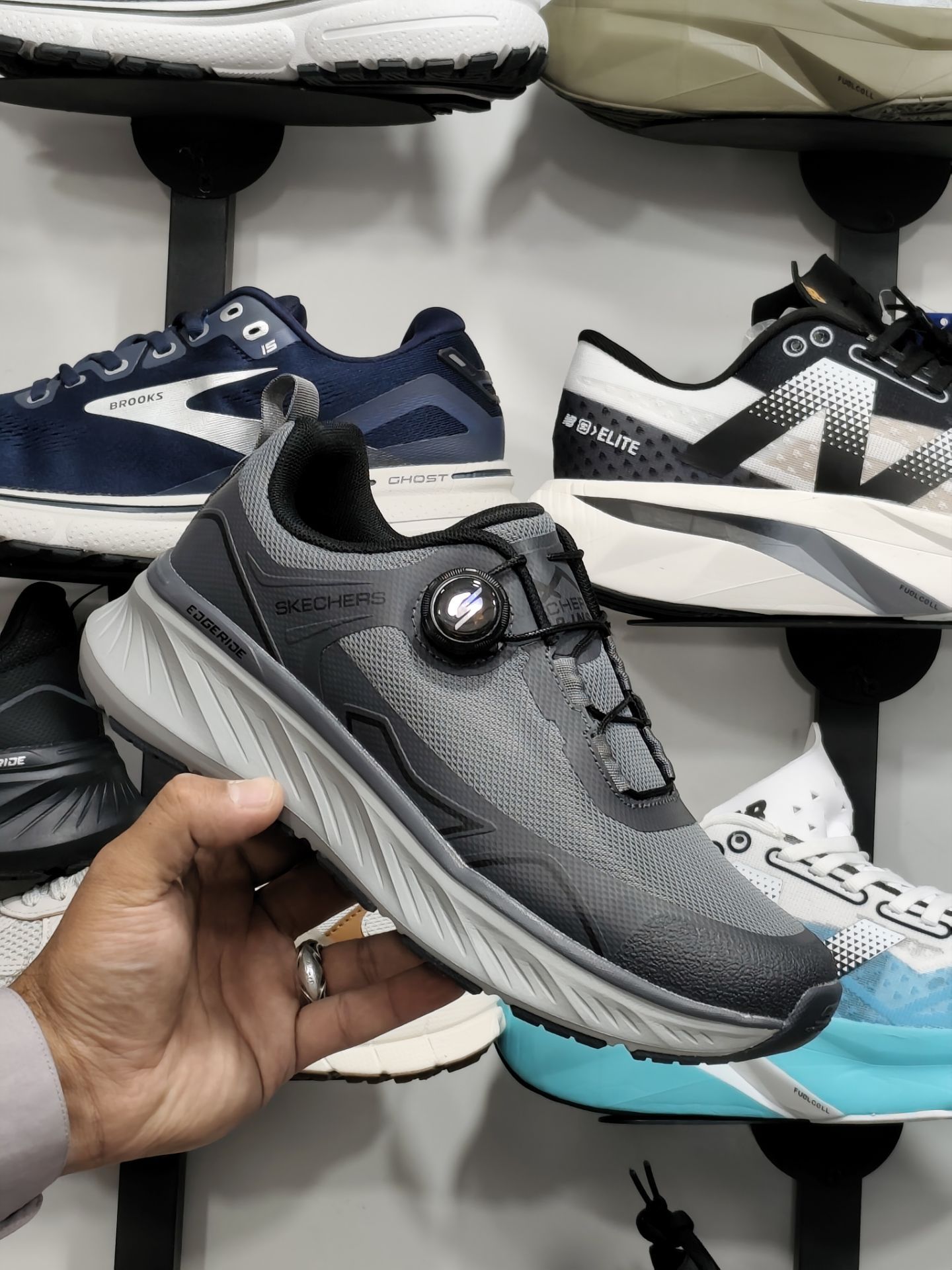 کتونی اسکیچرز بند دیسکی طبی مخصوص کمر درد و پا درد /سایز 40 الی 45/Skechers Vietnam/ساخت ویتنام/فروش ویژه تکی و عمده