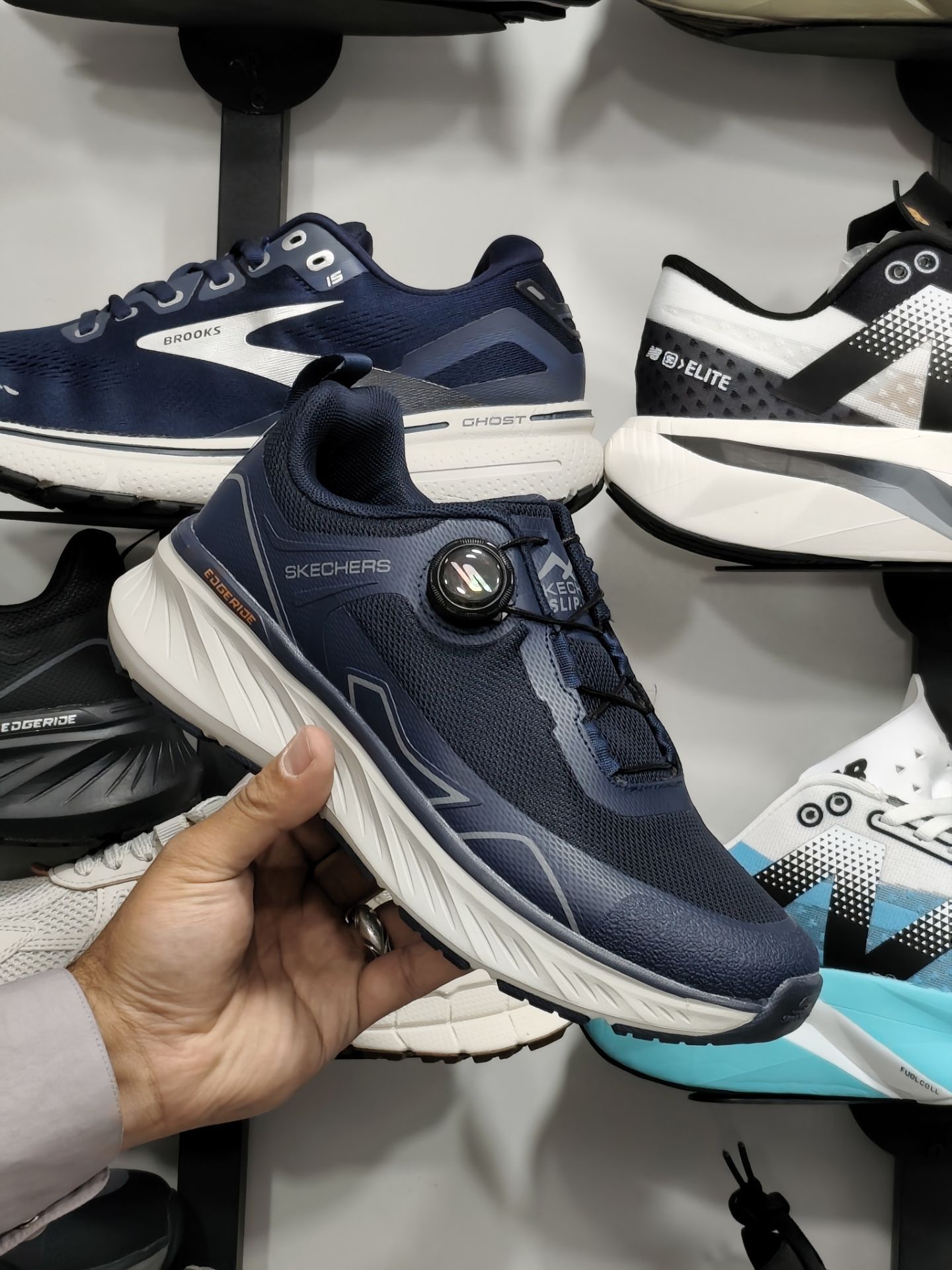 کتونی اسکیچرز بند دیسکی طبی مخصوص کمر درد و پا درد /سایز 40 الی 45/Skechers Vietnam/ساخت ویتنام/فروش ویژه تکی و عمده