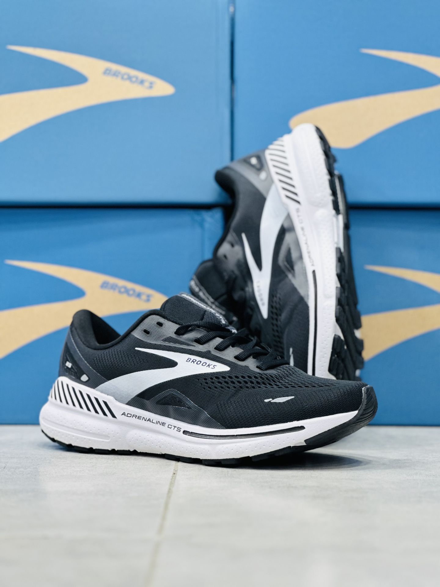 کتونی مسترکوالیتی بروکس آدرنالین جی تی اس ۲۳/Brooks Adrenaline GTS 23/ساخت ویتنام/سایز۴۰تا ۴۵/ فروش تکی و عمده/تضمین کیفیت کالا