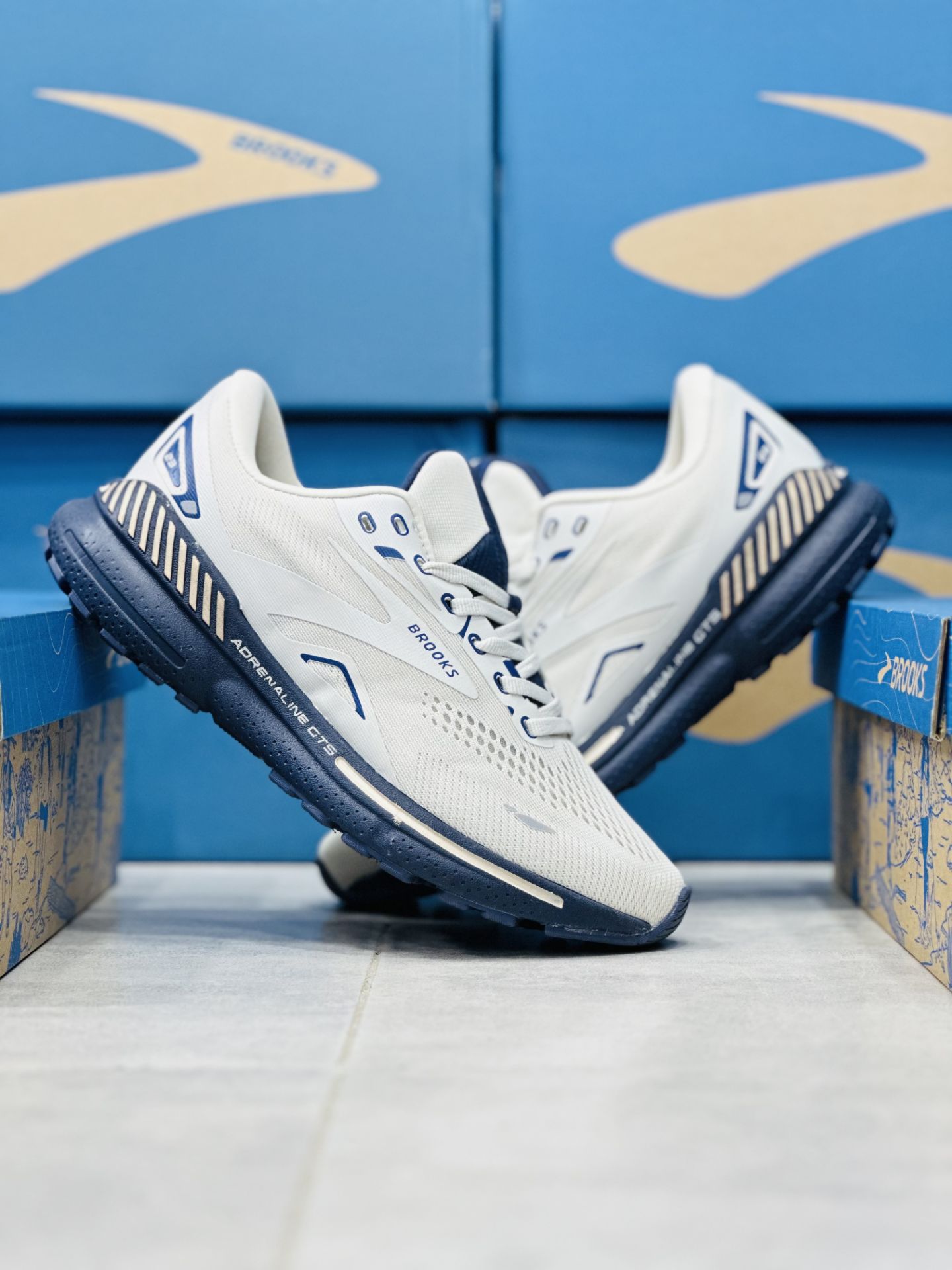 کتونی مسترکوالیتی بروکس آدرنالین جی تی اس ۲۳/Brooks Adrenaline GTS 23/ساخت ویتنام/سایز۴۰تا ۴۵/ فروش تکی و عمده/تضمین کیفیت کالا
