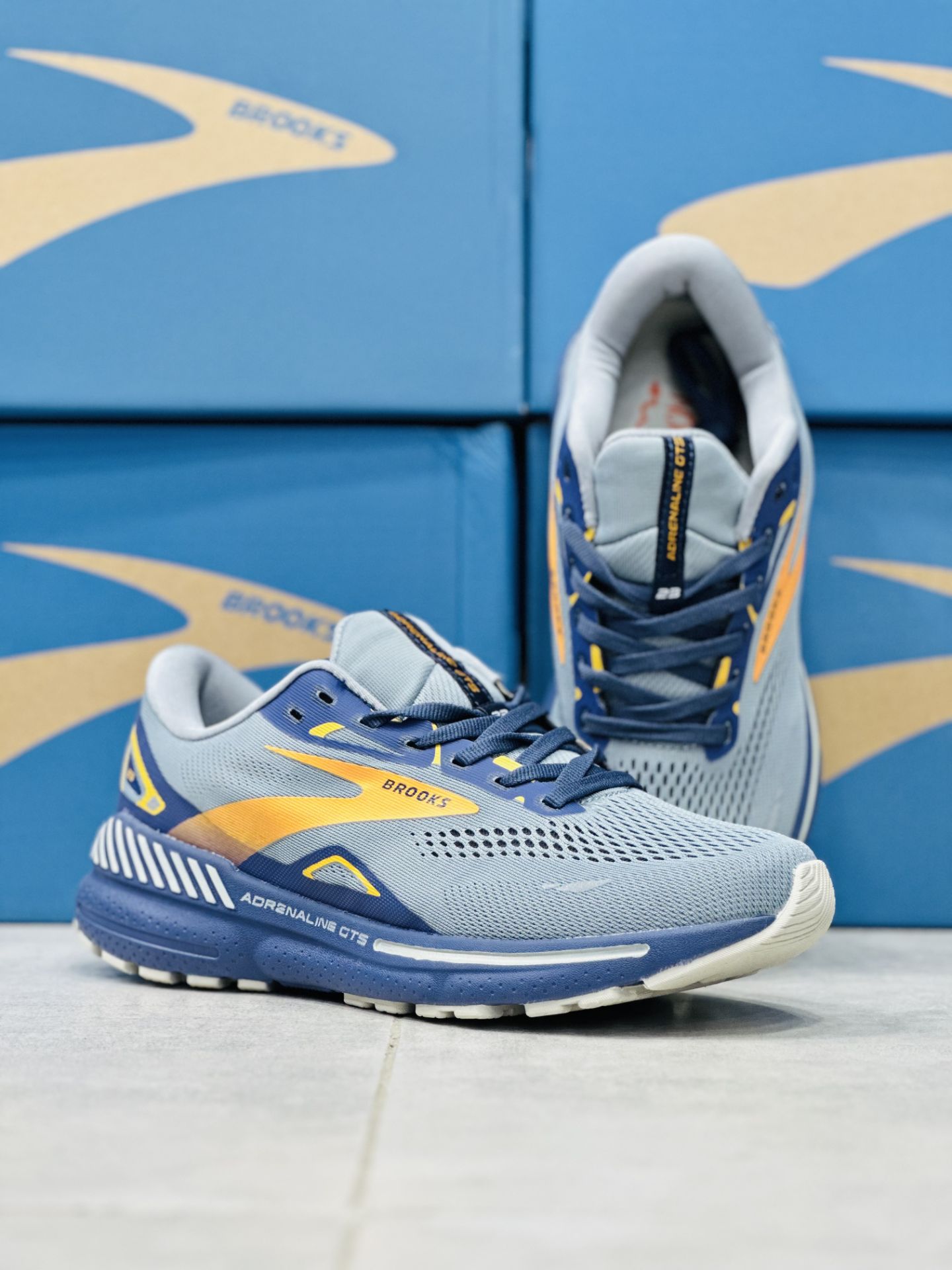 کتونی مسترکوالیتی بروکس آدرنالین جی تی اس ۲۳/Brooks Adrenaline GTS 23/ساخت ویتنام/سایز۴۰تا ۴۵/ فروش تکی و عمده/تضمین کیفیت کالا