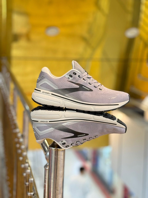 بروکس گاست 15/Brooks Ghost15/ساخت ویتنام/سایز۳۶الی ۴۵/ بالاترین کیفیت وارداتی/فروش تکی و عمده