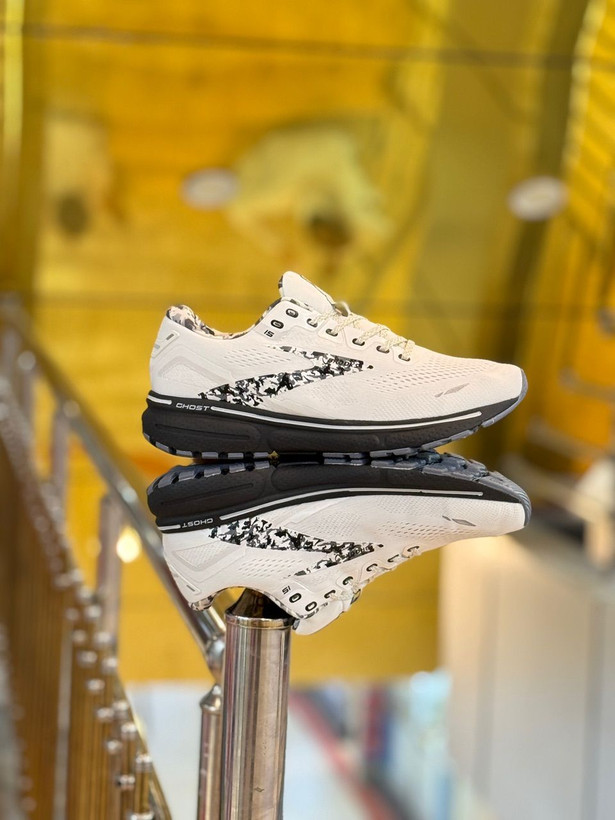 بروکس گاست 15/Brooks Ghost15/ساخت ویتنام/سایز۳۶الی ۴۵/ بالاترین کیفیت وارداتی/فروش تکی و عمده