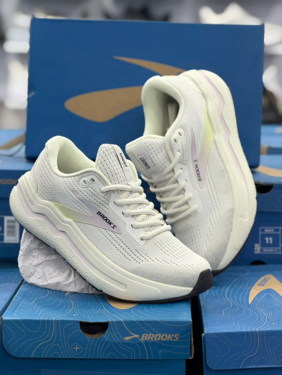کتونی بروکس گاست مکس ۲ رانینگ و پیاده رویی/Brooks ghost max 2 / ساخت ویتنام / سایز 40 الی 45/ضمانت اصالت کالا