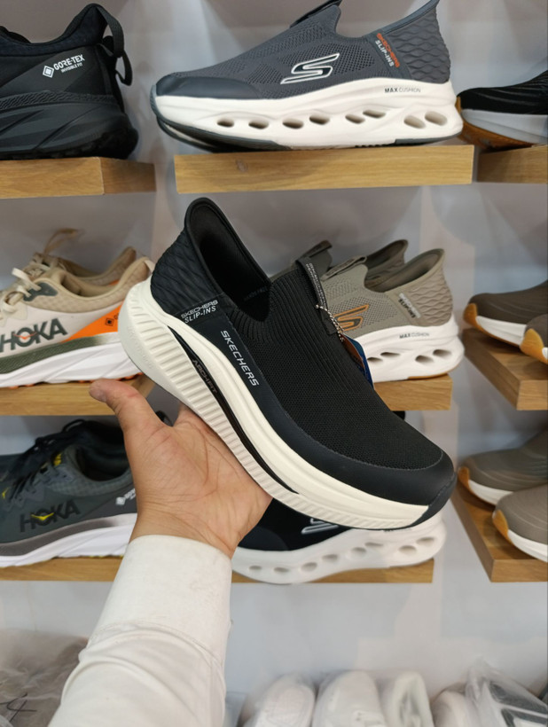 کتونی اسکیچرز اسلیپ امو/Skechers Slip Ins Uomo/طبی و سبک و راحت / ساخت ویتنام وارداتی/ سایز۴۰ تا ۴۵/فروش بصورت عمده و تک /