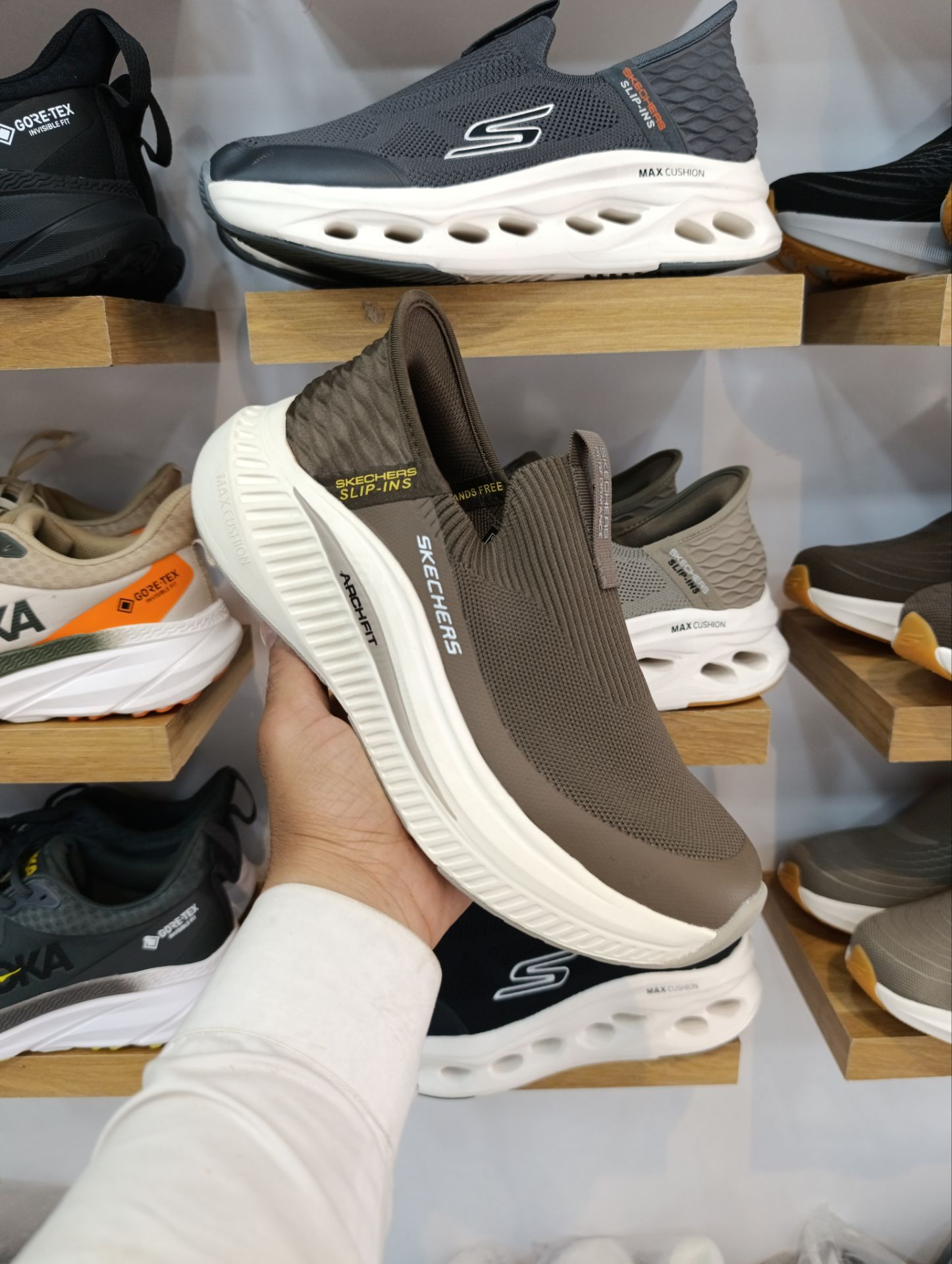کتونی اسکیچرز اسلیپ امو/Skechers Slip Ins Uomo/طبی و سبک و راحت / ساخت ویتنام وارداتی/ سایز۴۰ تا ۴۵/فروش بصورت عمده و تک /