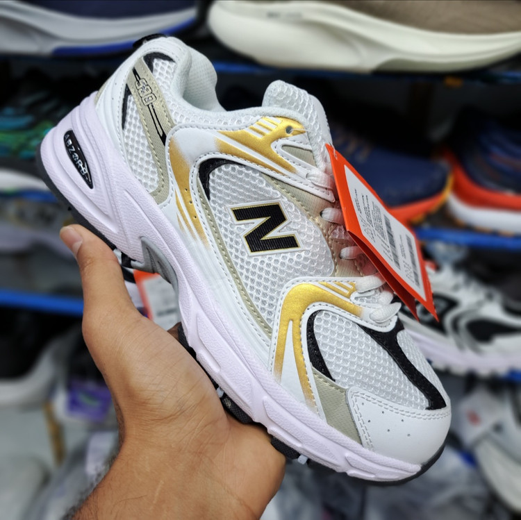 کتونی نیوبالانس ۵۳۰ ویتنامی ، new balance 530. ست اسپرت مناسب پیاده رویی،دویدن ،رانینگ، وارداتی ویتنام سایز 37 تا 40، همراه با جعبه بارکد دار فروش بصورت عمده و تک newbalance530