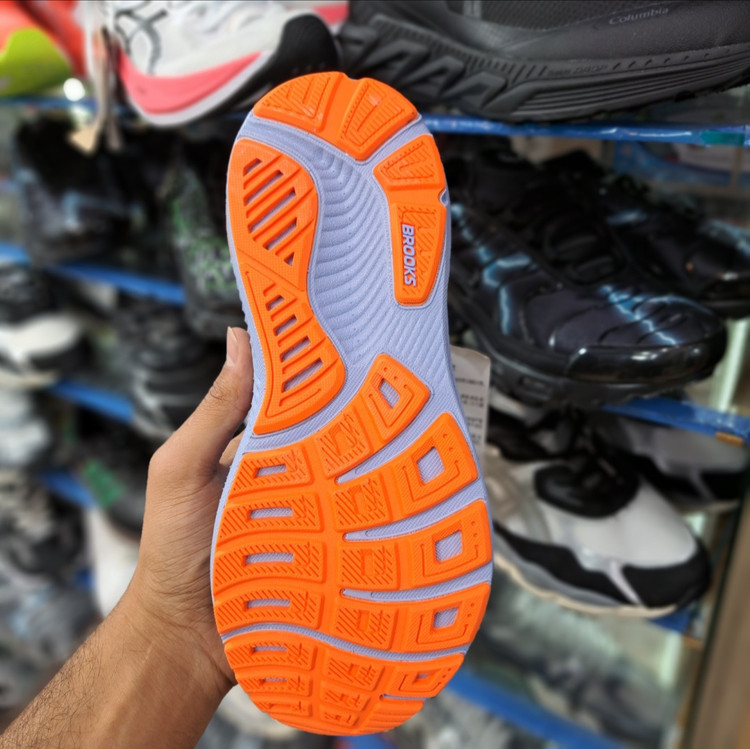 کتونی ویتنامی بروکس گاست ۱۷ Brooks ghost 17 / ساخت ویتنام/ضمانت کیفیت / سایز ۳۹ تا ۴۵/فروش تکی و عمده