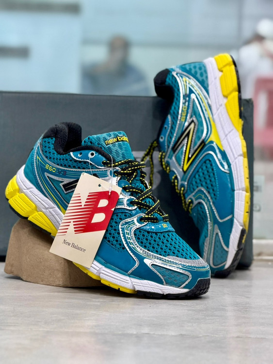 کتونی مسترکوالیتی نیوبالانس ۸۶۰/ساخت ویتنام/New Balance 860V3/سایز ۴۰الی ۴۵/فروش تکی و عمده/ضمانت و کیفیت کالا