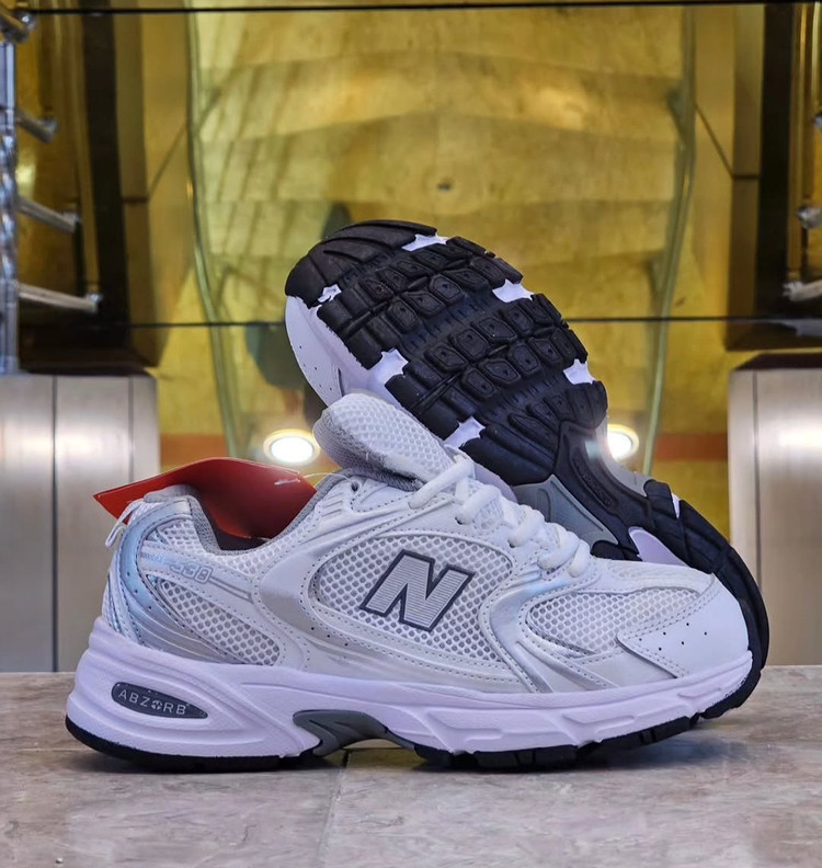 کتونی نیوبالانس ۵۳۰/ new balance 530/ساخت ویتنام/ست اسپرت مناسب پیاده رویی،دویدن ،رانینگ/سایز۳۸_۳۹_۴۰_۴۱_۴۲_۴۳_۴۴_۴۵ همراه با جعبه بارکد دار فروش بصورت تکی و عمده
