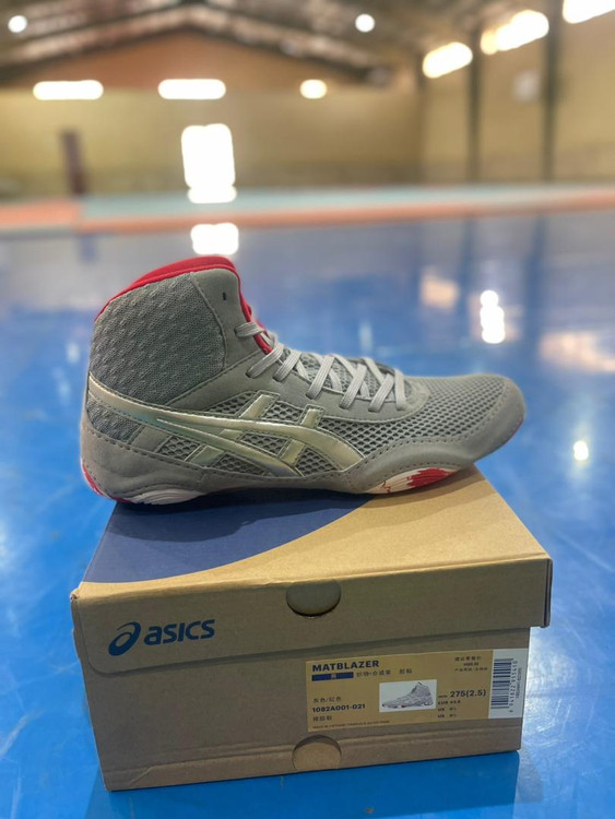 کتونی اسیکس کشتی Asics matblazer wrestling وارداتی مت بلیزر ویتنام سایز ۴۰_۴۱_۴۲_۴۳_۴۴_۴۵ ، تنوع در 4رنگ جذاب فروش بصورت عمده و تک باجعبه بارکد دار