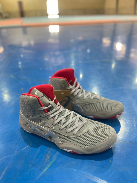 کتونی اسیکس کشتی Asics matblazer wrestling وارداتی مت بلیزر ویتنام سایز ۴۰_۴۱_۴۲_۴۳_۴۴_۴۵ ، تنوع در 4رنگ جذاب فروش بصورت عمده و تک باجعبه بارکد دار