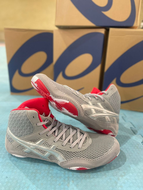 کتونی اسیکس کشتی Asics matblazer wrestling وارداتی مت بلیزر ویتنام سایز ۴۰_۴۱_۴۲_۴۳_۴۴_۴۵ ، تنوع در 4رنگ جذاب فروش بصورت عمده و تک باجعبه بارکد دار