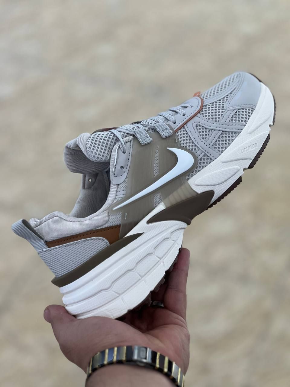 کتونی نایک وی تو کی Nike V2k Run/ساخت ویتنام/سایز ۴۰الی ۴۵/باجعبه بارکد دار