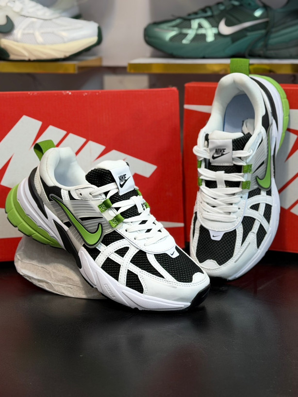 کتونی نایک وی تو کی Nike V2k Run مسترA/ساخت ویتنام/سایز ۴۰ ۴۱ ۴۲ ۴۳ ۴۴ ۴۵/باجعبه بارکد دار/فروش تکی و عمده/ضمانت و کیفیت ویتنام
