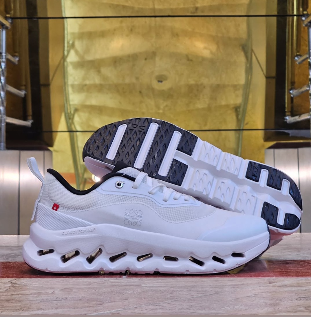 کتونی آن رانینگ کیوسی /On Running QC Cloudzone/سایز 40 ۴۱ ۴۲ ۴۳ ۴۴ ۴۵/ساخت ویتنام/فروش تکی و عمده/تضمین کیفیت کالا