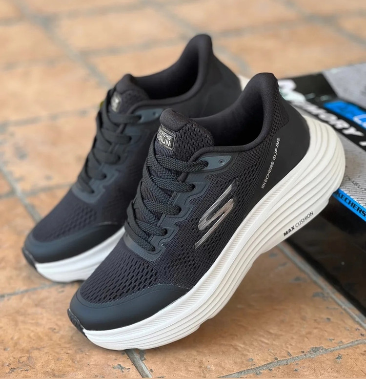 کتونی راحت و سبک اسکیچرزمکس کوشن skechers max cushioning کیفیت مستر درجه ۱ /ساخت ویتنام/سایز بندی 37_۳۸_۳۹_۴۰/تضمین کیفیت کالا/فروش تکی و عمده