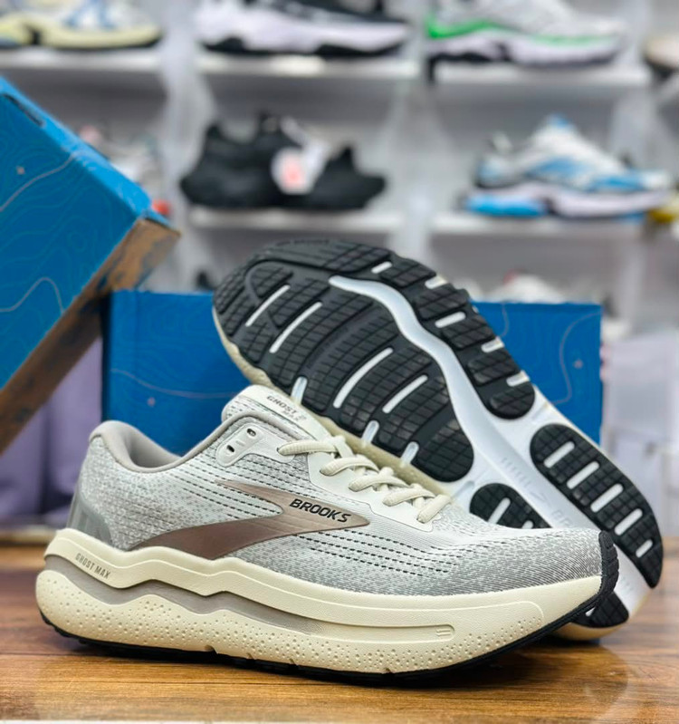 کتونی رانینگ و پیاده روی وارداتی بروکس گاست مکس ۲/Brooks ghost max 2 / ساخت ویتنام / سایز 40 الی 45/ضمانت اصالت کالا