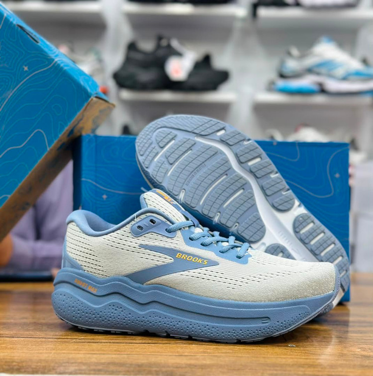 کتونی رانینگ و پیاده روی وارداتی بروکس گاست مکس ۲/Brooks ghost max 2 / ساخت ویتنام / سایز 40 الی 45/ضمانت اصالت کالا