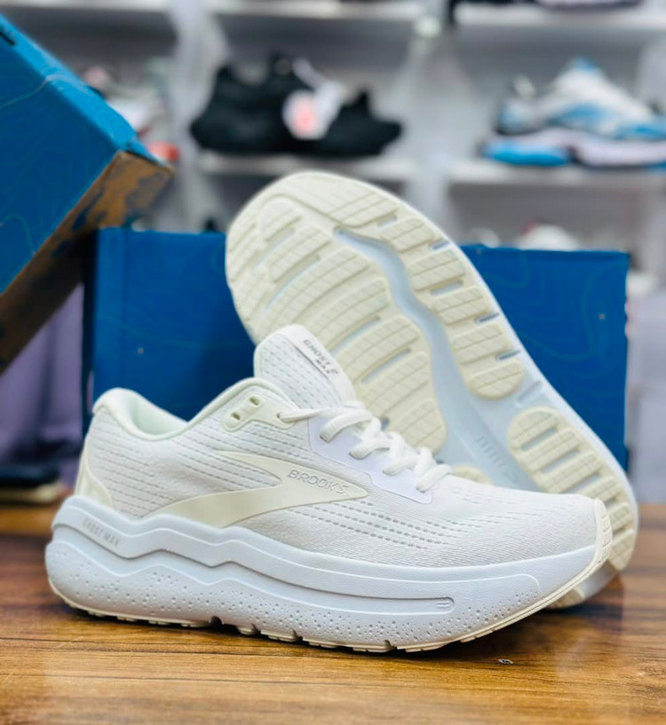 کتونی رانینگ و پیاده روی وارداتی بروکس گاست مکس ۲/Brooks ghost max 2 / ساخت ویتنام / سایز 4۰ ۴۱ ۴۲ ۴۳ ۴۴ ۴۵/ضمانت اصالت کالا/فروش تکی و عمده