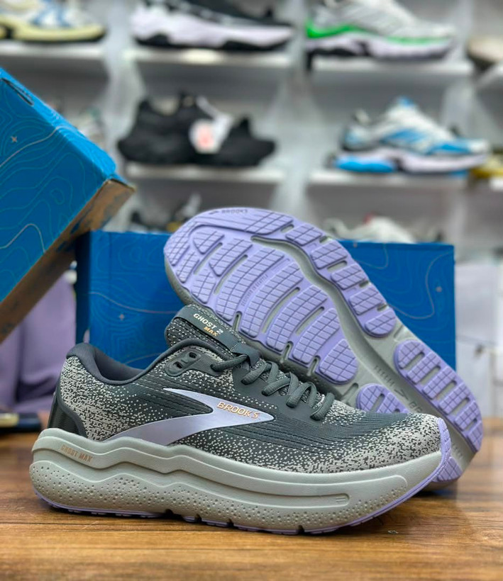 کتونی رانینگ و پیاده روی وارداتی بروکس گاست مکس ۲/Brooks ghost max 2 / ساخت ویتنام / سایز 4۰ ۴۱ ۴۲ ۴۳ ۴۴ ۴۵/ضمانت اصالت کالا/فروش تکی و عمده