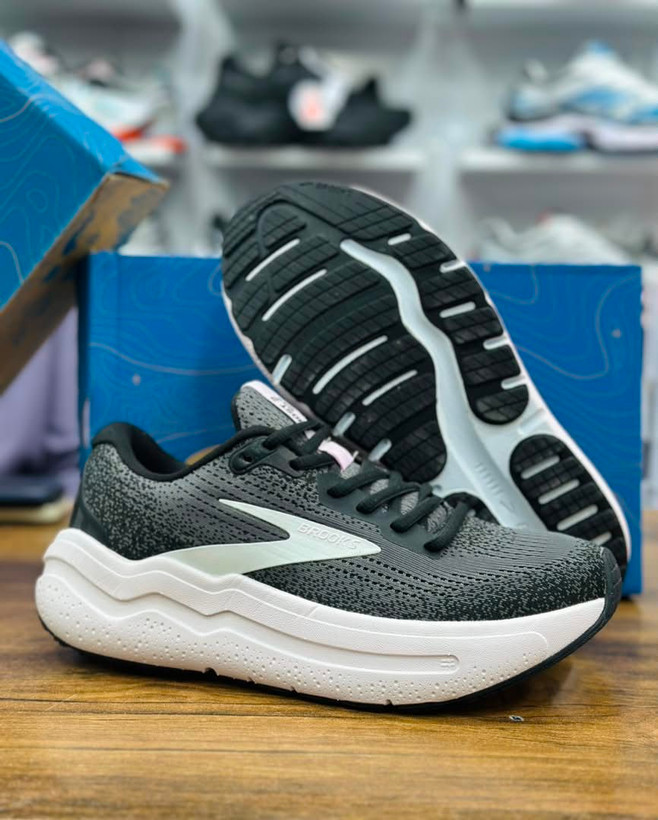 کتونی رانینگ و پیاده روی وارداتی بروکس گاست مکس ۲/Brooks ghost max 2 / ساخت ویتنام / سایز 40 الی 45/ضمانت اصالت کالا