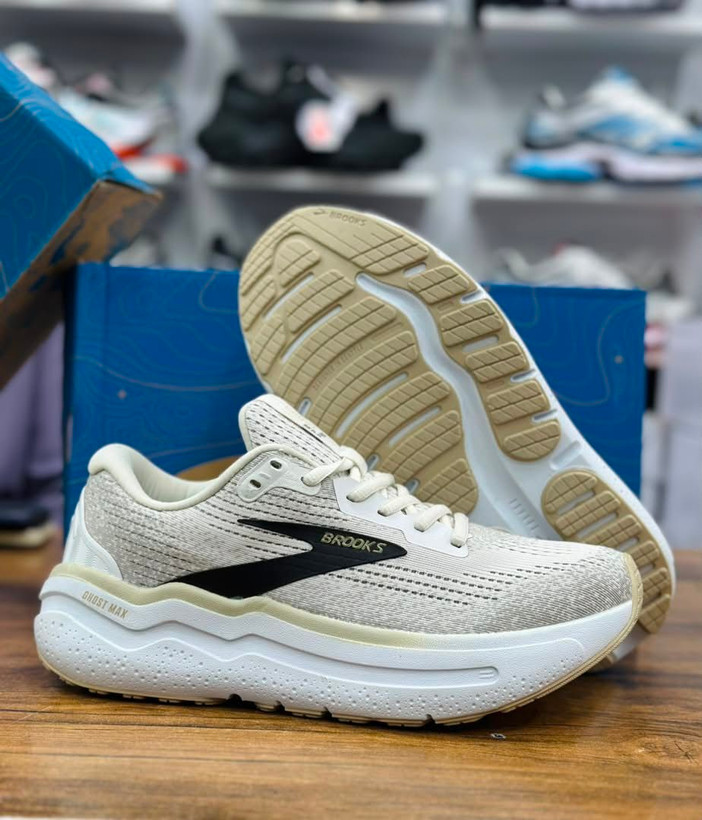 کتونی رانینگ و پیاده روی وارداتی بروکس گاست مکس ۲/Brooks ghost max 2 / ساخت ویتنام / سایز 40 الی 45/ضمانت اصالت کالا