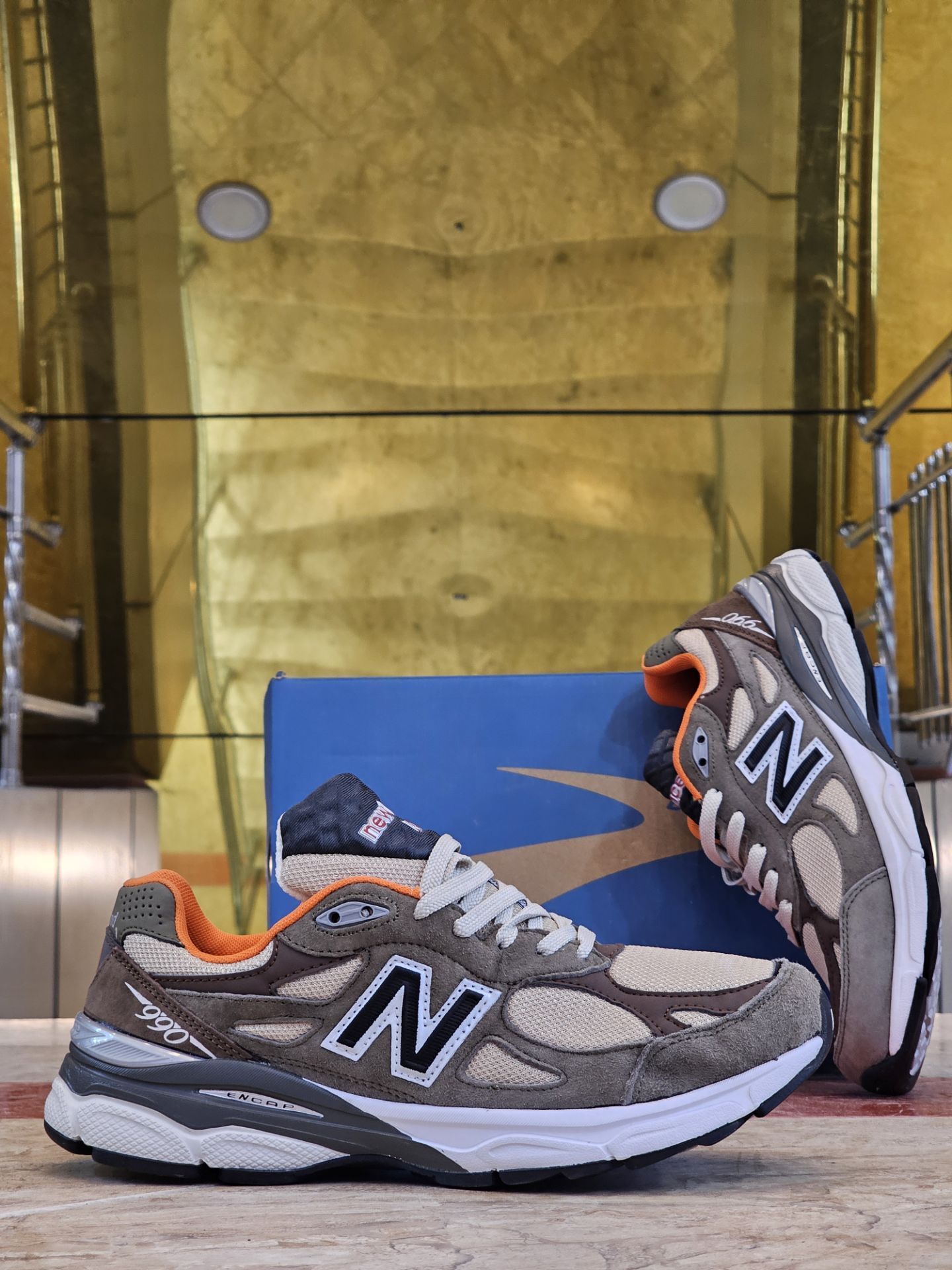 کتونی رانینگ و پیاده رویی نیوبالانس 990 مستر کوالیتیA /سایز 40 41 42 43 44 45/اصل ویتنام/New Balance 990/ضمانت کیفیت کالا فروش تکی و عمده