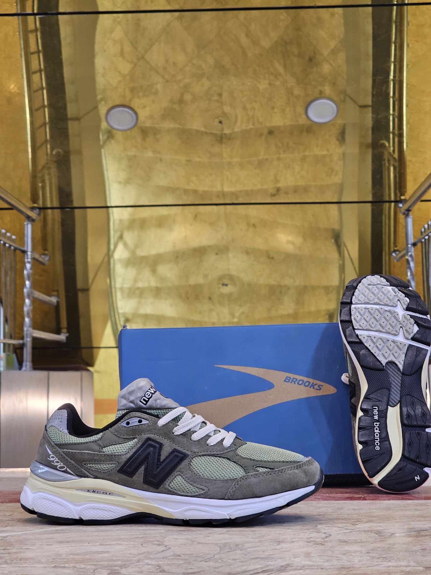 کتونی رانینگ و پیاده رویی نیوبالانس 990 مستر کوالیتیA /سایز 40 41 42 43 44 45/اصل ویتنام/New Balance 990/ضمانت کیفیت کالا فروش تکی و عمده