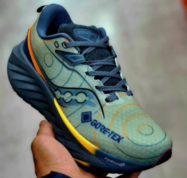 کتونی پیاده رویی ساکونی تریمپ۲۲/ Saucony Triumph 22/ساخت ویتنام/سایز ۳۶الی ۴۶/ضمانت کیفیت کالا/فروش تکی و عمده