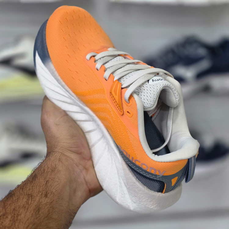 کتونی رانینگ و پیاده رویی ساکونی تریمپ۲۲/ Saucony Triumph 22/ساخت ویتنام/سایز ۳۶الی ۴۶/ضمانت کیفیت کالا/فروش تکی و عمده
