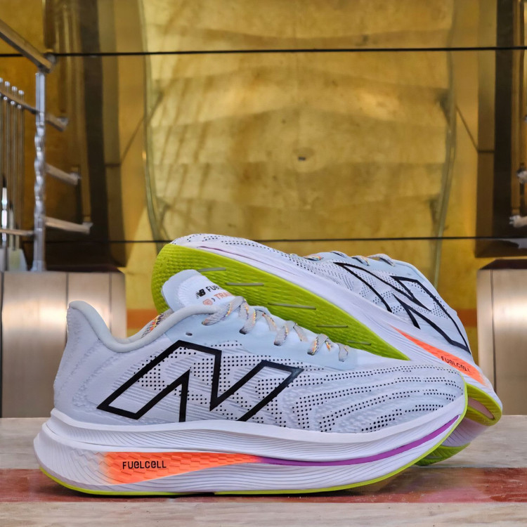 کتونی رانینگ و پیاده رویی ساکونی تریمپ۲۲/ Saucony Triumph 22/ساخت ویتنام/سایز ۳۶الی ۴۶/ضمانت کیفیت کالا/فروش تکی و عمده