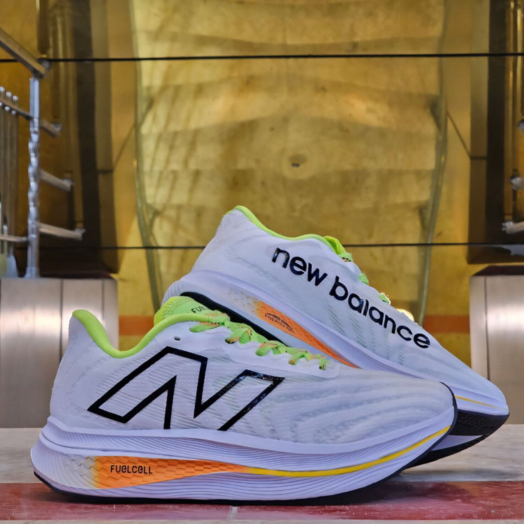 کتونی رانینگ و پیاده رویی ساکونی تریمپ۲۲/ Saucony Triumph 22/ساخت ویتنام/سایز ۳۶الی ۴۶/ضمانت کیفیت کالا/فروش تکی و عمده