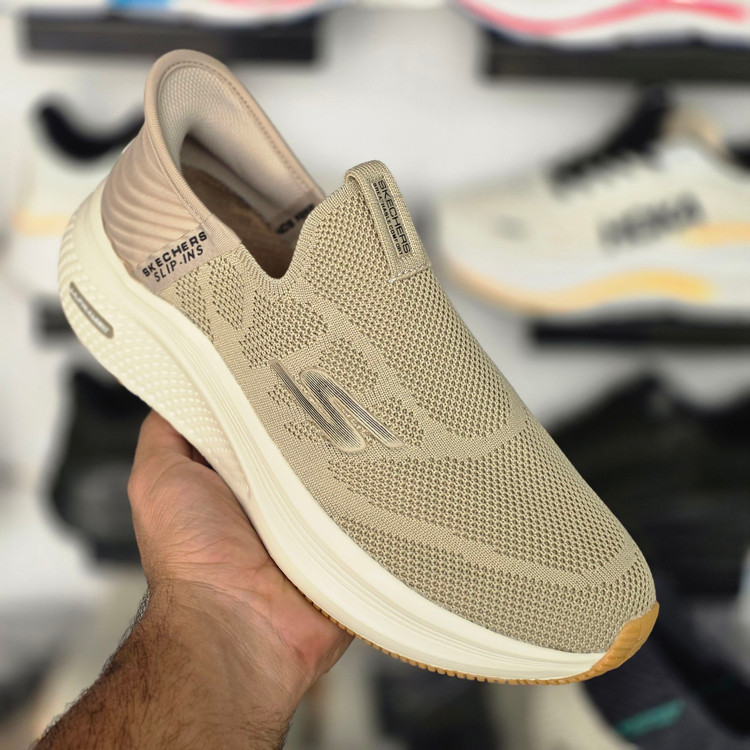 کتونی مستر کوالیتی اسکیچرز اسلیپ اینس/ بدون بند/ سبک و طبی و راحت /Skechers Slip _Ins Ultra Go Sole Memory Foam /سایز ۴۰ تا ۴۵/ساخت ویتنام /فروش تکی و عمده